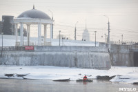 Провалившийся под лед школьник и терпящий бедствие рыбак: спасатели провели учения на Упе в Туле, Фото: 24