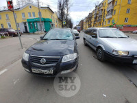 В Туле на ул. Н.Руднева скутерист врезался в легковушку, Фото: 1