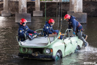 В Туле на Упе спасатели эвакуировали пострадавшего из упавшего в реку автомобиля, Фото: 43