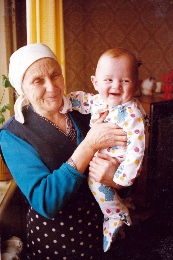 Счастье детства. С прабабушкой. Январь 1996 год