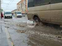 Перекресток Красноармейского проспекта и ул. Лейтейзена затопило водой, Фото: 5