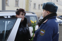 Полицейские поздравили автоледи с 8 Марта, Фото: 21