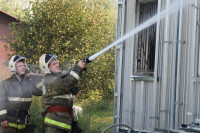 С огнем в жилом доме в селе Теплое боролись три пожарных расчета, Фото: 5