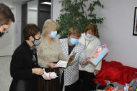 Депутаты Тульской облдумы подарили пациентам областной детской больницы новогодние подарки, Фото: 4