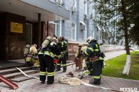 Пожарные эвакуировали людей из здания УМВД России по Тульской области, Фото: 52