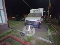 Крупное ДТП на ул. Металлургов в Туле: Nissan снес столб, пассажирку вышвырнуло из машины, Фото: 24