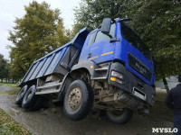 В Туле на ул. Луначарского грузовик провалился под землю, Фото: 1