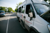 Авария на повороте на Косую Гору: микроавтобус и грузовик, Фото: 1