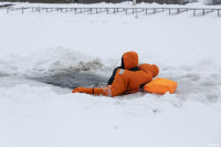 Человек повалился под лед: как спасти?, Фото: 12