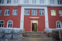 Дмитрий Миляев проверил, как идет ремонт вечерней школы на ул. Зорге, Фото: 23