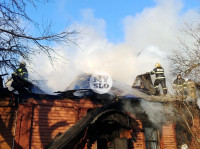 На улице Оборонной загорелся дом с петардами , Фото: 17
