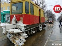 В Туле трамвай-снегоочиститель протаранил легковой автомобиль, Фото: 1