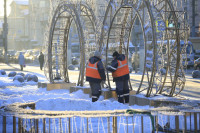 На площади Ленина в Туле разбирают новогодние украшения: фоторепортаж, Фото: 11