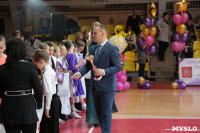 Организатор турнира, тренер танцевального клуба "Оникс" Олег Вдовин вручает кубок победителям., Фото: 6