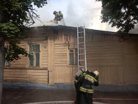 На пересечении улиц Гоголевская и Свободы загорелся жилой дом на 4 семьи, Фото: 10