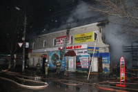 На ул. Оборонной в Туле сгорел магазин., Фото: 20
