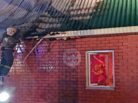 Пожар в Горелках: кирпичный сарай с сеном тушили несколько расчетов, Фото: 2