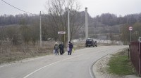 В Тульской области сотрудники МЧС переправляют людей через затопленные мосты на моторных лодках, Фото: 15