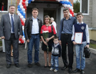 Вручение ключей от новых квартир переселенцев из аварийного жилья в Донском, Фото: 6