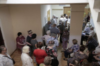 В Туле пенсионеры толпятся в огромной очереди на продление проездных, Фото: 4