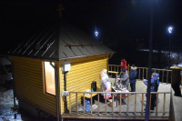 Впервые в обновленной купели в селе Крапивна прошли крещенские купания, Фото: 2