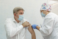 Министр здравоохранения Тульской области и глава Роспотребнадзора привились от гриппа, Фото: 1