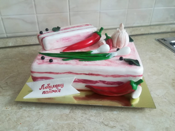 Если бы не знал, что это торт, то достал бы пузырь))))