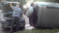 В Туле в результате аварии перевернулся автомобиль, Фото: 2