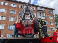 Во время пожара на улице Мезенцева из окна 5-го этажа выпрыгнул мужчина , Фото: 9