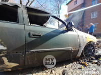 Ночной пожар в Петелино: огонь повредил три автомобиля, Фото: 7