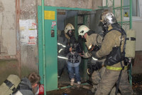 Серьезный пожар на ул. Кутузова в Туле: спасены более 30 человек, Фото: 12