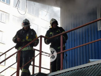Пожар в кровельном центре на ул. Мосина, Фото: 3