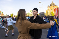 На главной площади города сотни туляки станцевали вальс под «Синий платочек», Фото: 37