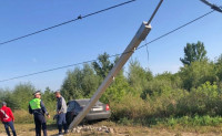 ДТП в Ефремове: один автомобиль повалил столб, второй влетел в теплотрассу, Фото: 1