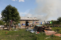 С огнем в жилом доме в селе Теплое боролись три пожарных расчета, Фото: 19