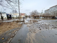 Перекресток Красноармейского проспекта и ул. Лейтейзена затопило водой, Фото: 18