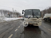 В Туле на Новомосковском шоссе маршрутка с пассажирами влетела в легковушку , Фото: 11