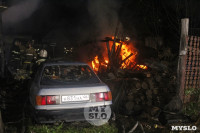 В Туле пожар уничтожил дом и три автомобиля, Фото: 1