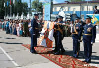 Командиру 106-й гвардейской воздушно-десантной дивизии вручено Георгиевское знамя, Фото: 1