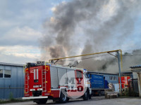 Крупный пожар в Туле: горит строительный склад-магазин, Фото: 1