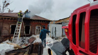 На ул. Калинина загорелся частный дом, Фото: 1