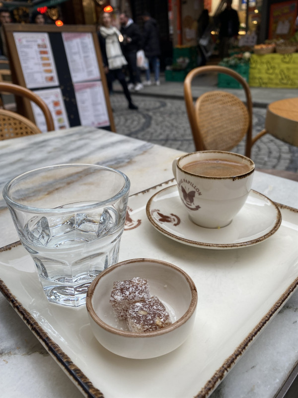 Турецкий кофе у Галатской башни в Стамбуле