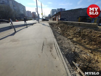 Тротуар у новой дороги на ул. Хворостухина в Туле находится в ужасном состоянии, Фото: 3