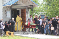 Жуткое ДТП в Суворове: проститься с погибшим полицейским пришли сотни человек, Фото: 8