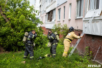В Туле пожарным пришлось пилить дверь и выбивать окно из-за подгоревшей еды, Фото: 21
