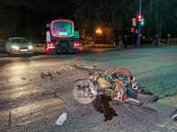 На ул. Кутузова мотоциклист с пассажиром влетел в водовоз, Фото: 10