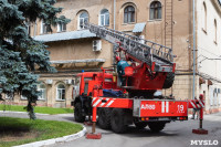 Пожарные эвакуировали людей из здания УМВД России по Тульской области, Фото: 61