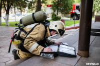 Пожарные эвакуировали людей из здания УМВД России по Тульской области, Фото: 58