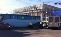 В центре Тулы столкнулись автобус, троллейбус и легковушка, Фото: 3