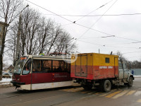 В Туле трамваи поломали столб и пантографы, Фото: 11